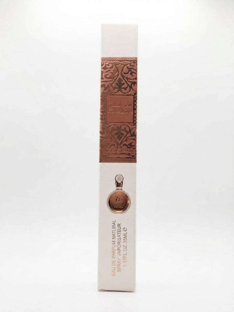 Orientalisches Eau de Parfum mit dekorativer Verpackung