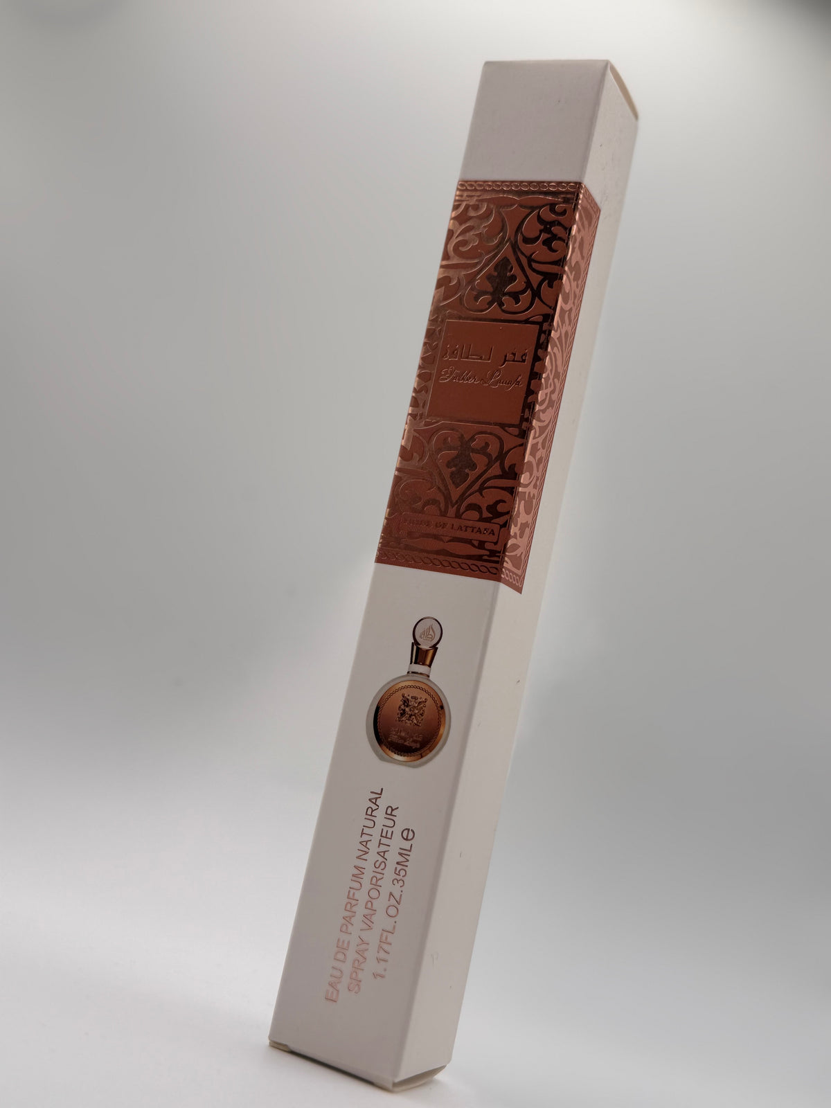 Orientalisches Eau de Parfum mit dekorativer Verpackung
