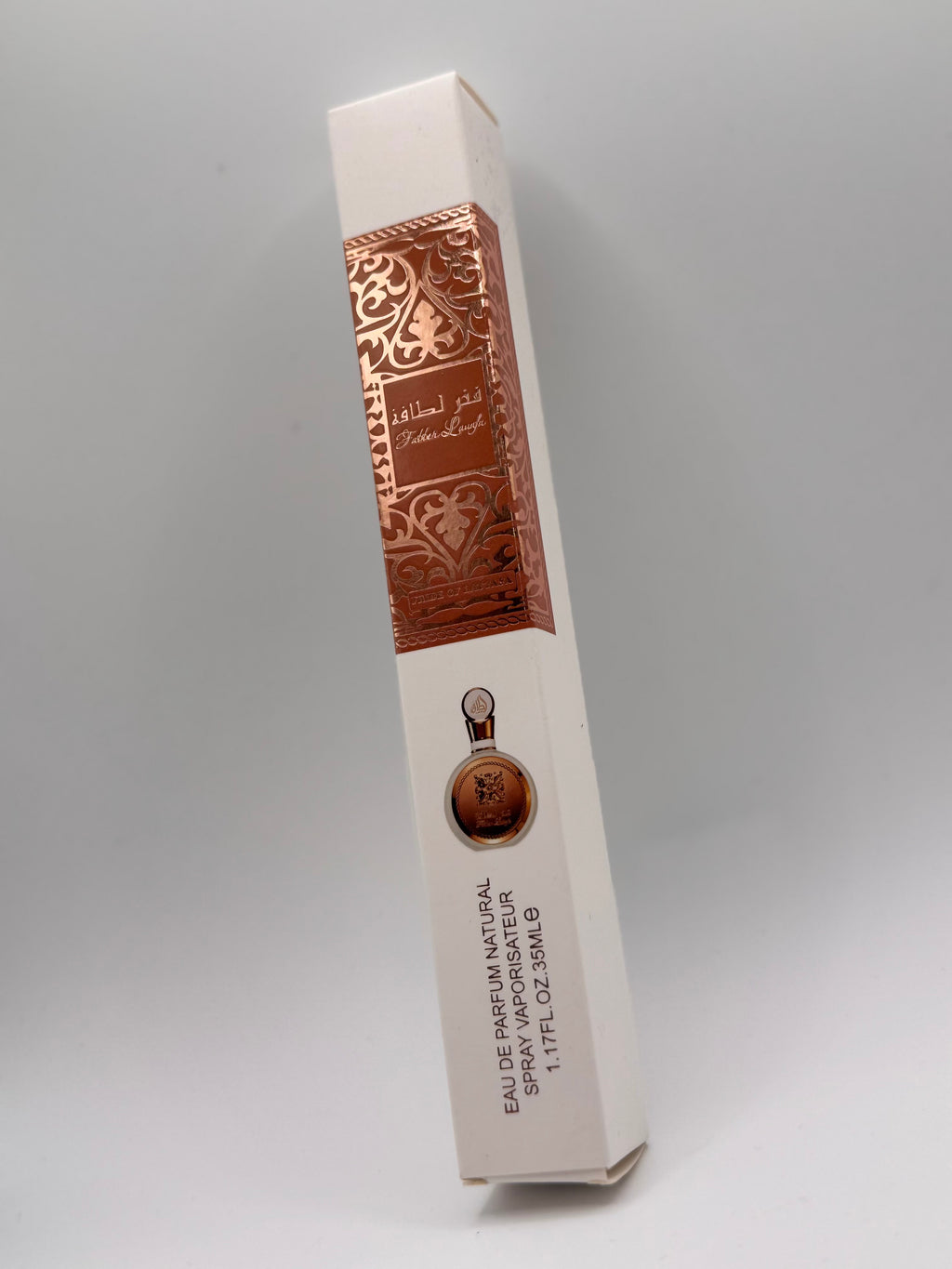 Orientalisches Eau de Parfum mit dekorativer Verpackung